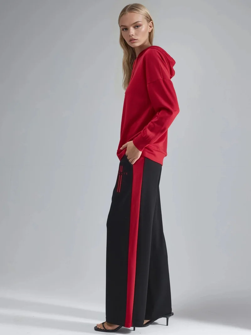 هيكاب طقم سويت شيرت بغطاء رأس مودال وبنطلون بتفاصيل مخططة من مجموعة بيرسان